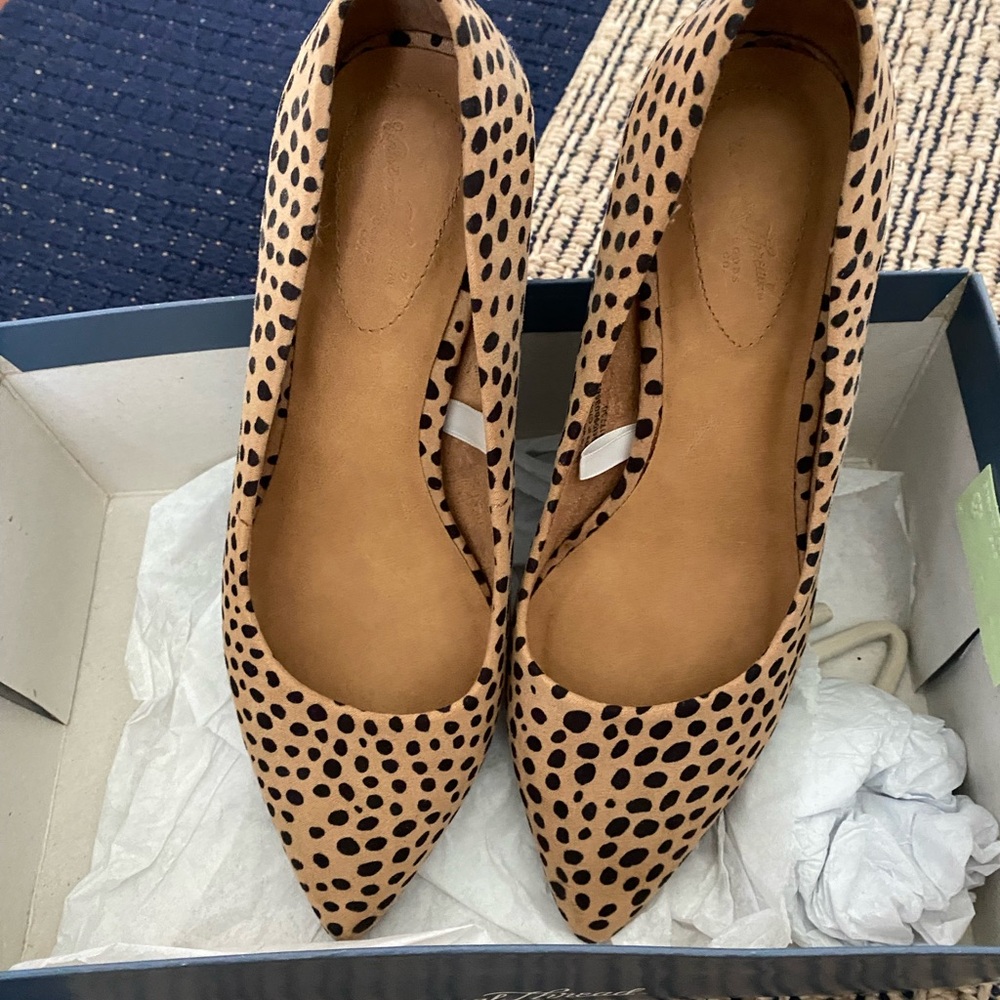 Universal Thread Leopard Print Block Heels - Picture 3 of 4
